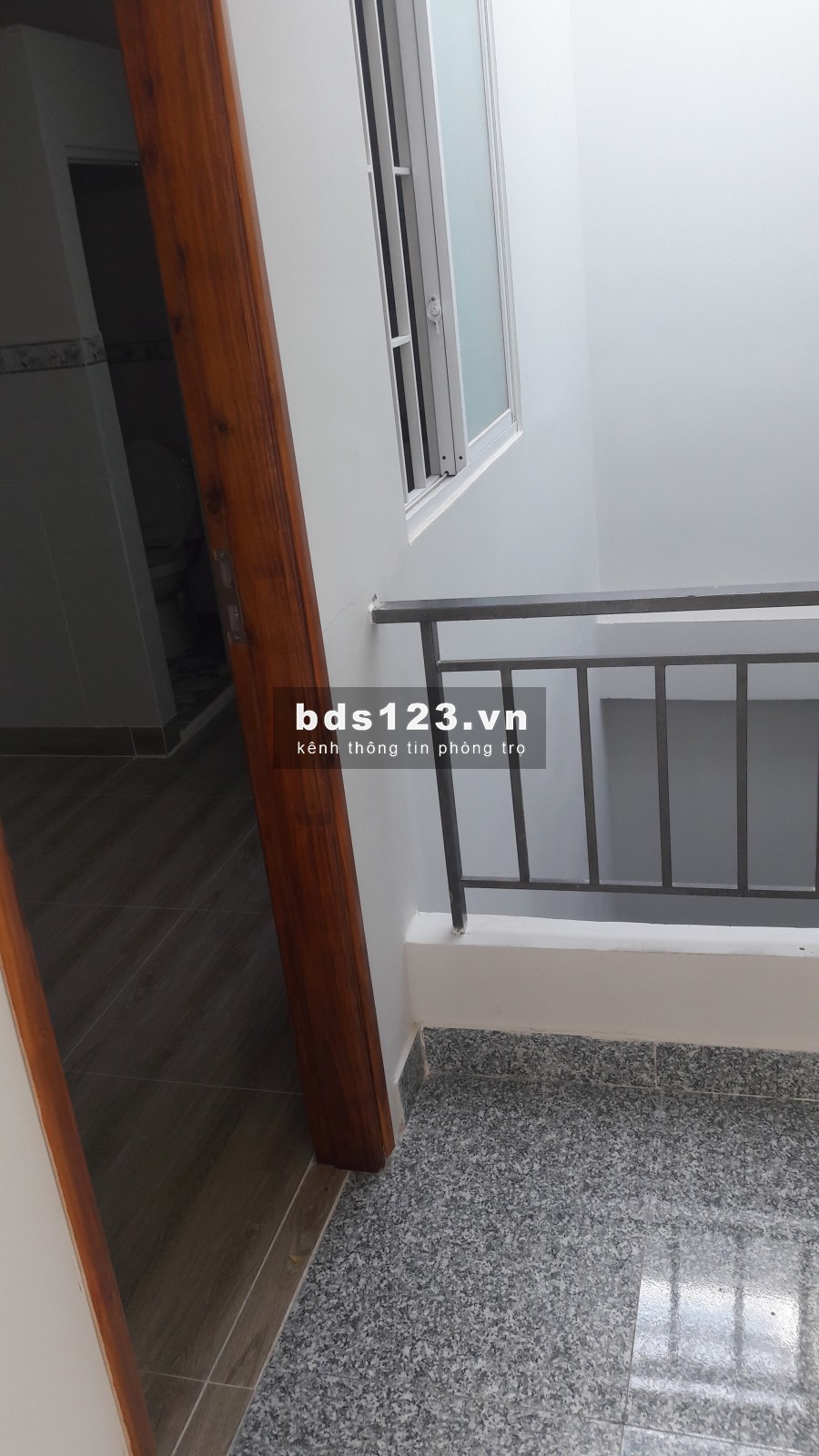 Phòng trọ có máy lạnh, có tolet, có kệ bếp
