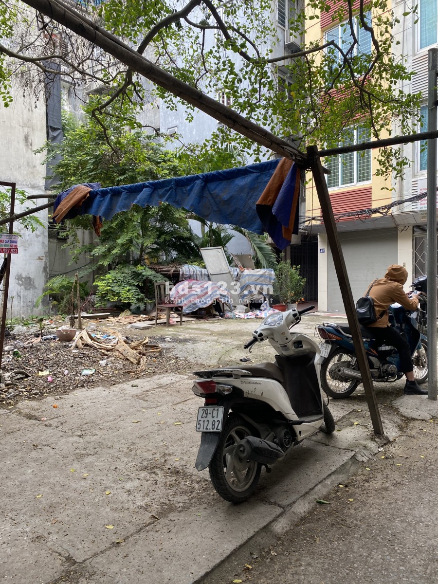 BÁN NHÀ PHỐ KIM NGƯU LÔ GÓC NGÕ 3 GÁC SÂN RỘNG ĐÁ BÓNG Ở LUÔN CHỈ 2.7 TỶ