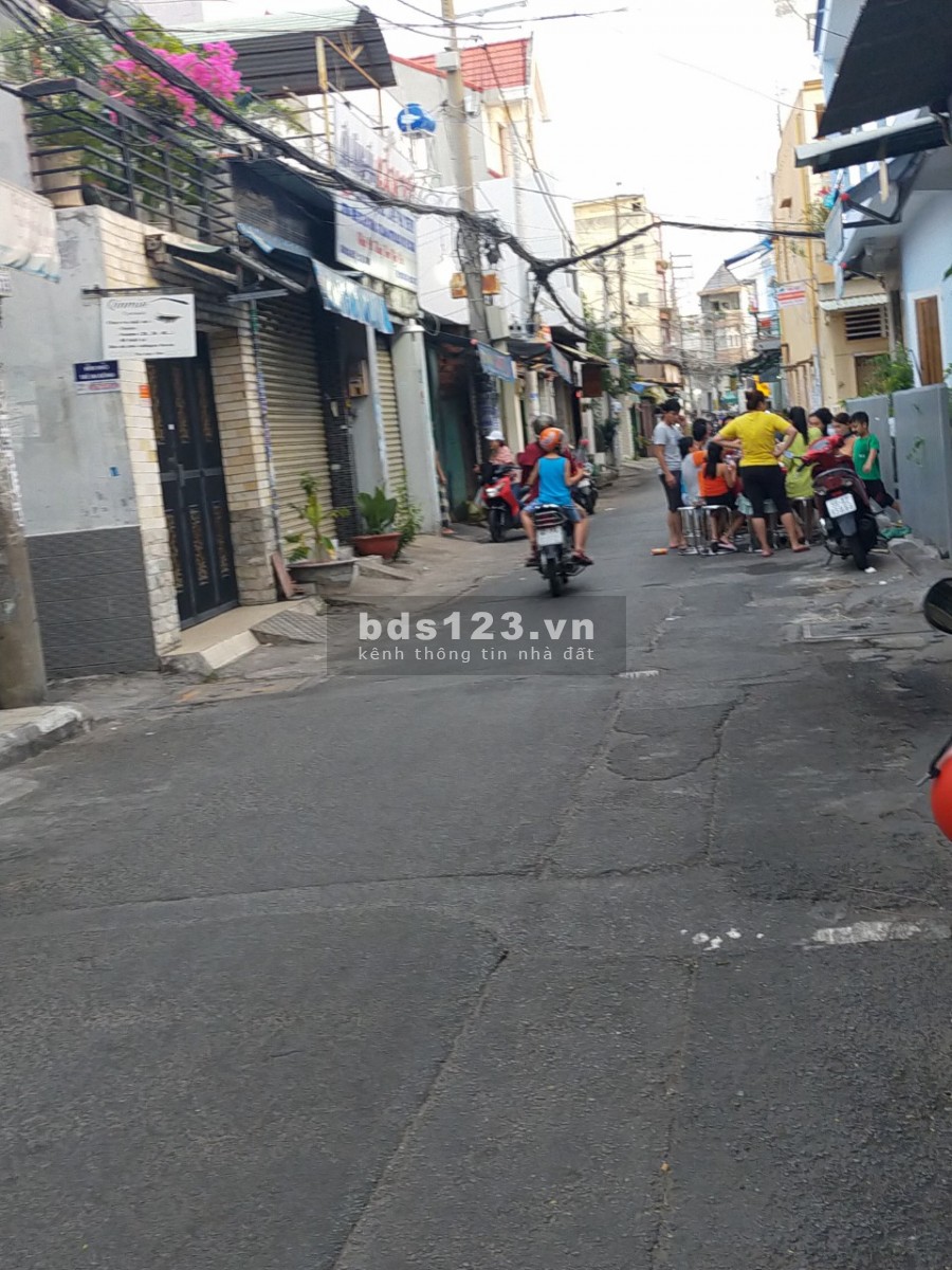 CẦN BÁN NHÀ QUẬN TÂN PHÚ GIÁ RẺ 6TY9 72M2 LH: 0916427080 MAI