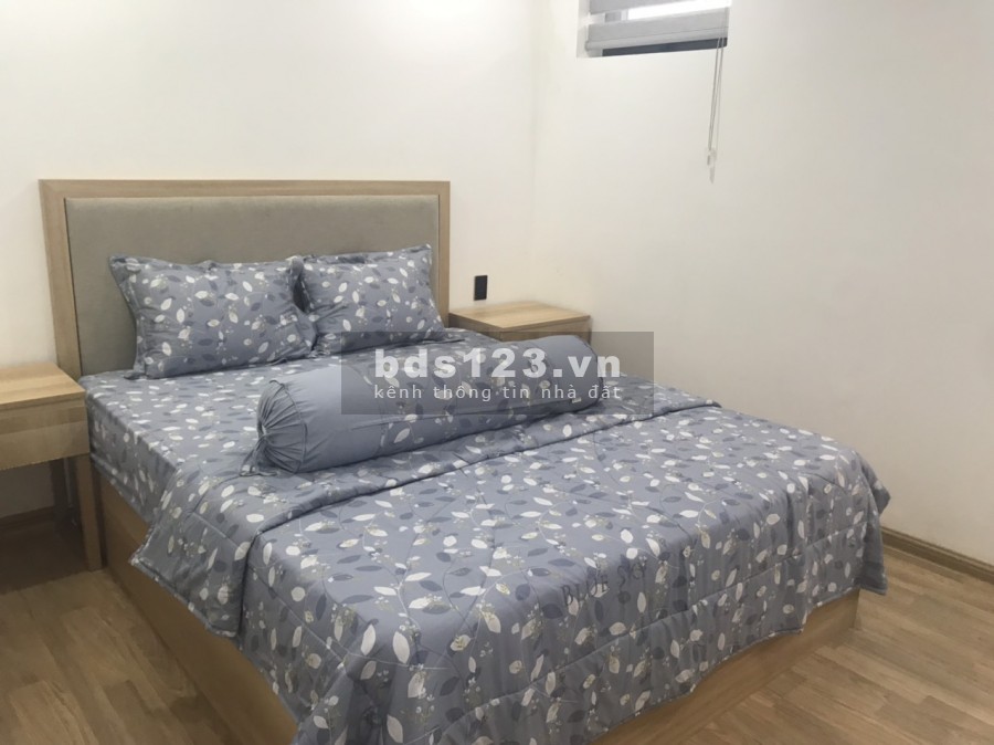 Chính chủ cần bán nhà 4 tầng Hoàng Quốc Việt, đường 12m view công viên