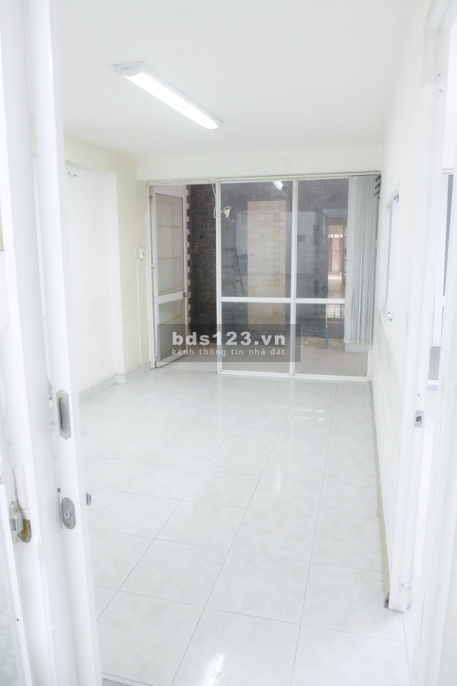 Mặt bằng mặt tiền hẻm lớn Quận 10 giá 16 triệu dt 90m2