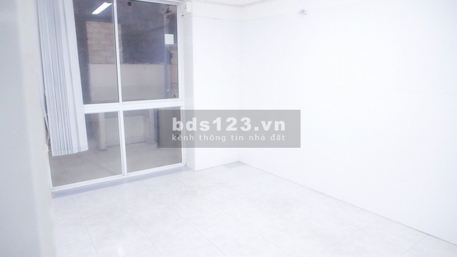 Mặt bằng mặt tiền hẻm lớn Quận 10 giá 16 triệu dt 90m2