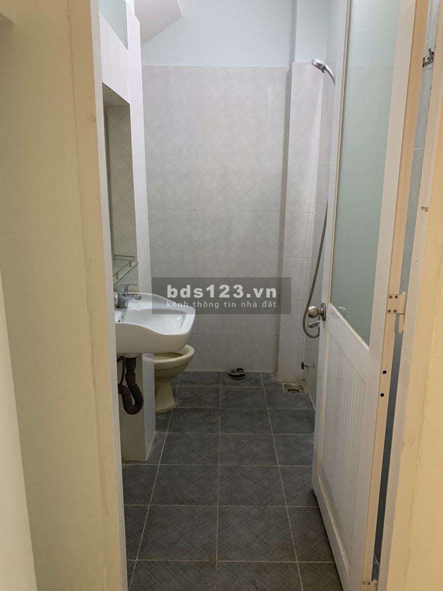 [Q9] Cho thuê nhà NC 6 pn,7 toilet, có thang máy gần vincom, co.op Ngã tư Thủ Đức