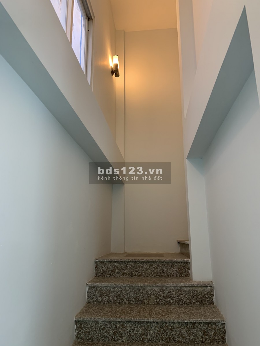 [Q9] Cho thuê nhà NC 6 pn,7 toilet, có thang máy gần vincom, co.op Ngã tư Thủ Đức