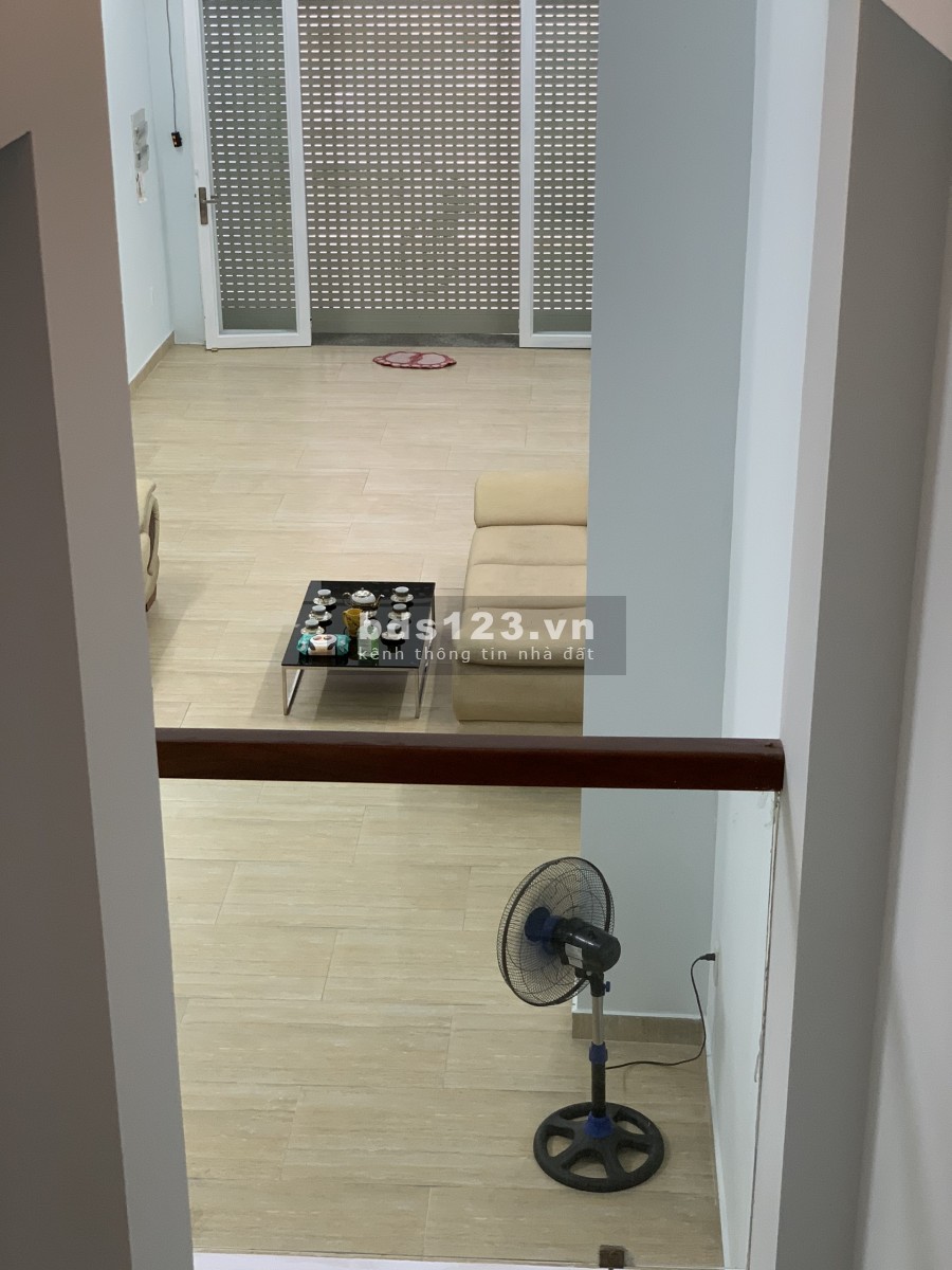 [Q9] Cho thuê nhà NC 6 pn,7 toilet, có thang máy gần vincom, co.op Ngã tư Thủ Đức