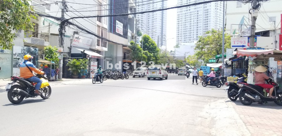 Nhà mặt phố 1 hầm + 1 lửng + 2 lầu đường lớn Him Lam