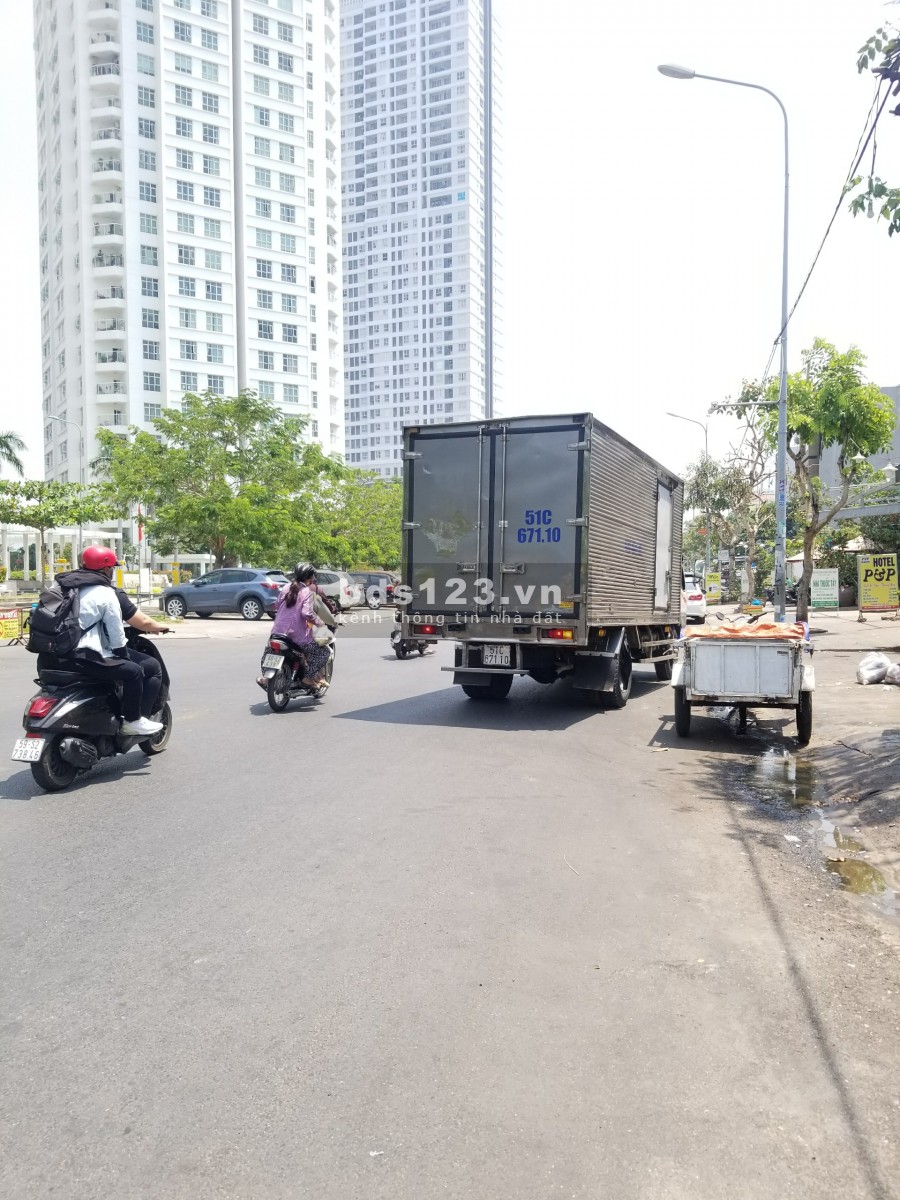 Nhà mặt phố 1 hầm + 1 lửng + 2 lầu đường lớn Him Lam