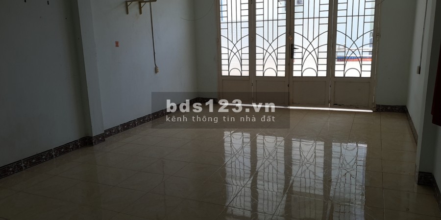 Gia đình cần Bán gấp nhà mặt tiền đường Phạm Thế Hiển 10m, lề đường 4m.