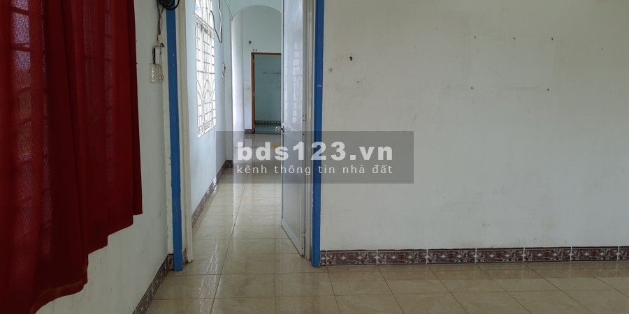 Gia đình cần Bán gấp nhà mặt tiền đường Phạm Thế Hiển 10m, lề đường 4m.