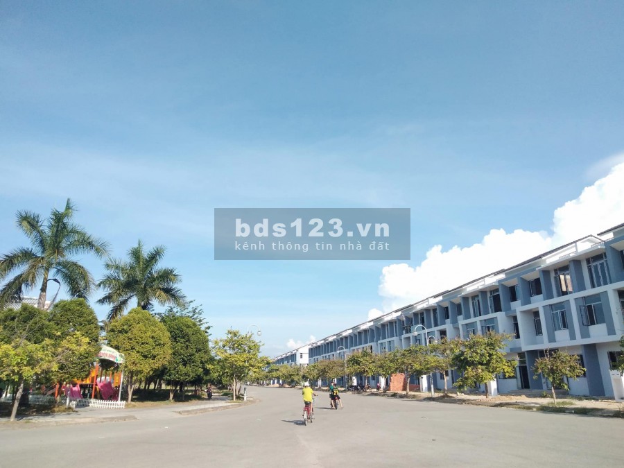 Cần bán nhà mặt tiền quy hoạch 12m, 4 tầng Hoàng Quốc Việt hỗ trợ vay vốn đến 70% giá 1,9 tỷ đồng