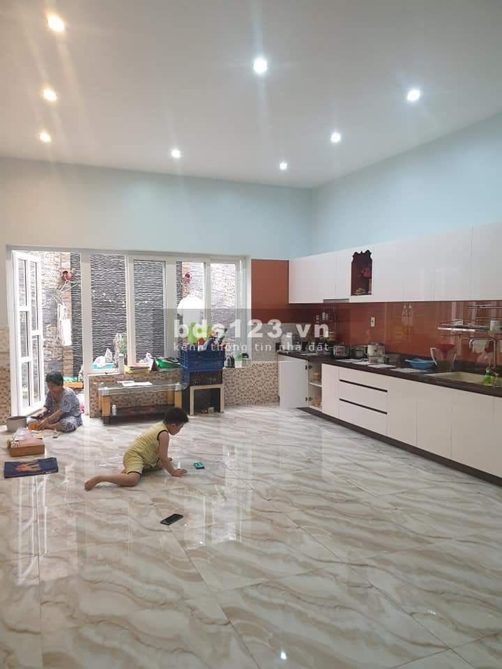 Cần bán nhà phước long b quận 9 hxt 127m2 4 tầng giá 10 tỷ.