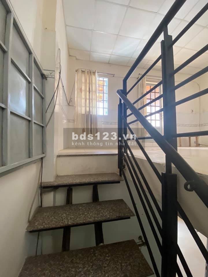 Nhà hẻm oto, 3 tầng BTCT, 3 PN gần đường Đồng Đen, quận Tân Bình, Nở hậu ĐẸP giá chỉ 4 tỷ 7.