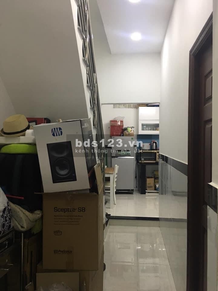 Bán nhà hẻm lớn, Cách MT đường Nguyễn Đình Chính - Q.Phú Nhuận 100m
