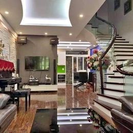 NHÀ ĐẸP CẦU GIẤY, BÃI ĐỖ Ô TÔ, 40m2x5T, MT4m GIÁ 3.95 TỶ.