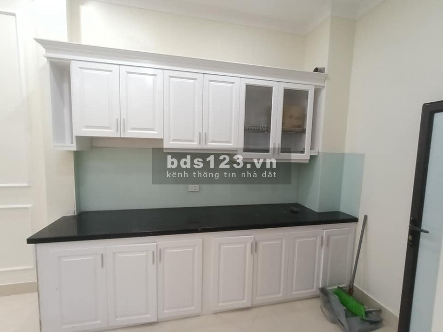 Nhà trung tâm Long Biên, vài bước ra đường lớn, giá 2.65 tỷ