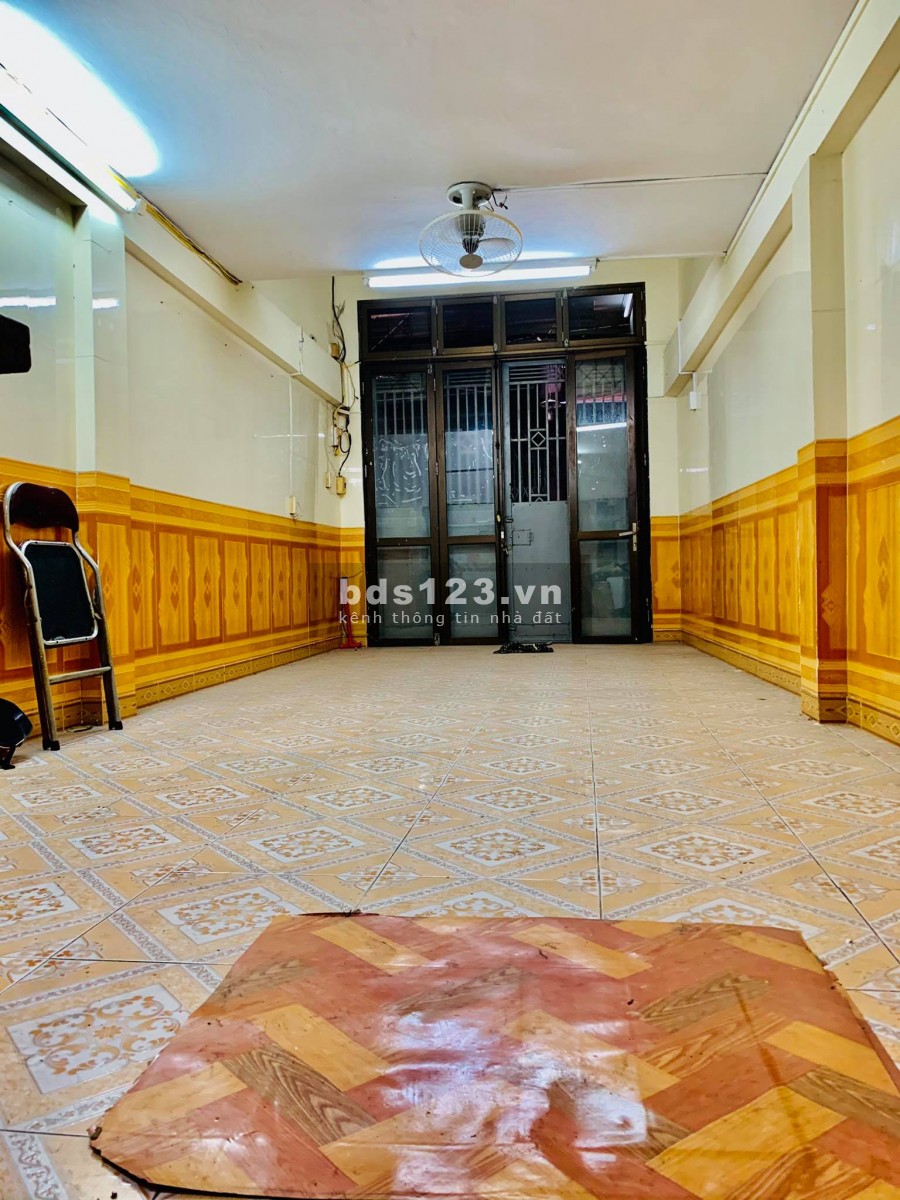 Bán nhà vị trí kinh doanh, Phố Chợ Khâm Thiên, 32m2*4T, Gía 2,9 tỷ.