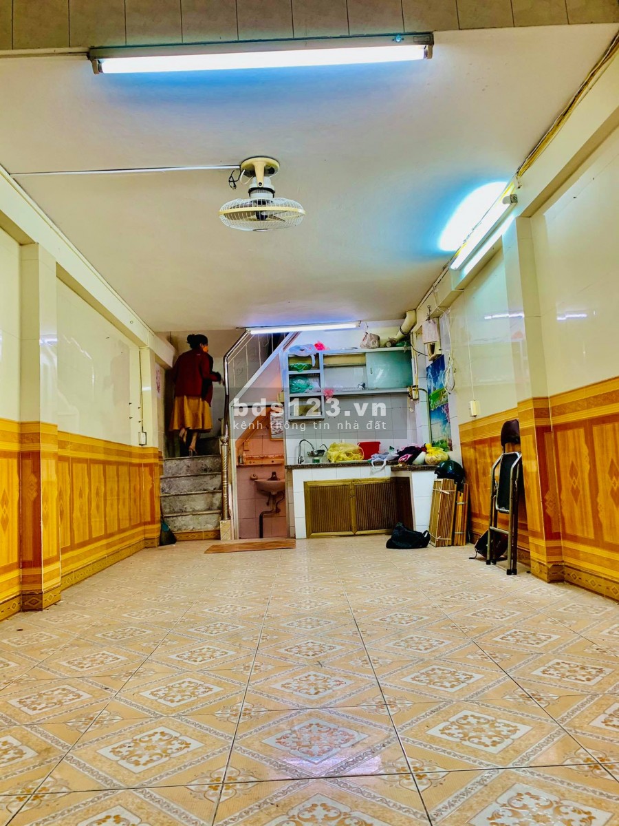 Bán nhà vị trí kinh doanh, Phố Chợ Khâm Thiên, 32m2*4T, Gía 2,9 tỷ.