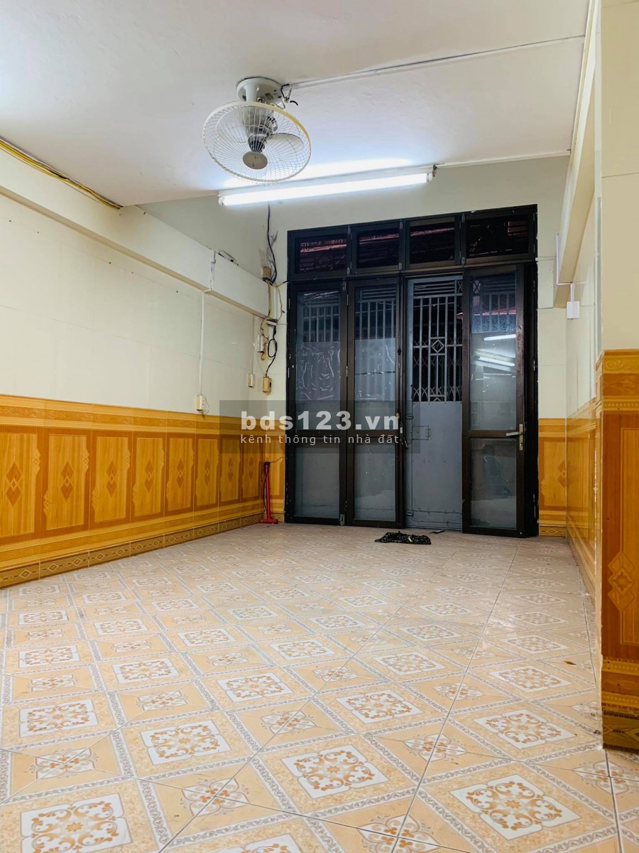 Bán nhà vị trí kinh doanh, Phố Chợ Khâm Thiên, 32m2*4T, Gía 2,9 tỷ.