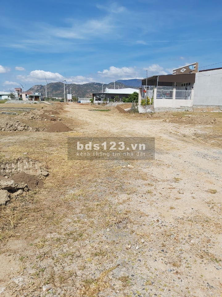 Bán Gấp LÔ 175m2 (ODT). Ngay Gần Ủy Ban Xã Mới. Ấn Đạt. Thuận Bắc. Ninh Thuận.