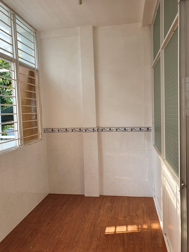 Nhà 2 mặt hẻm, Bùi Đình Túy, xe hơi đậu trước nhà