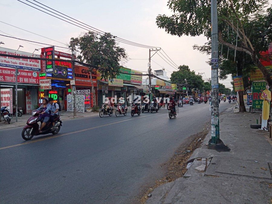 Bán gấp nhà 2 lầu mặt tiền đường quận 12