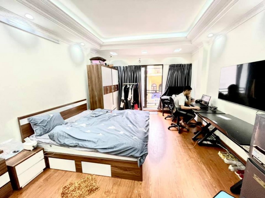 Nhà Đẹp Hồ Tùng Mậu ,7 Tầng Thang Máy, Gara 7 Chỗ, Kinh Doanh 50tr/ Tháng.