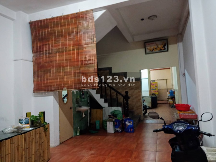 Bán gấp nhà 2 lầu mặt tiền đường quận 12