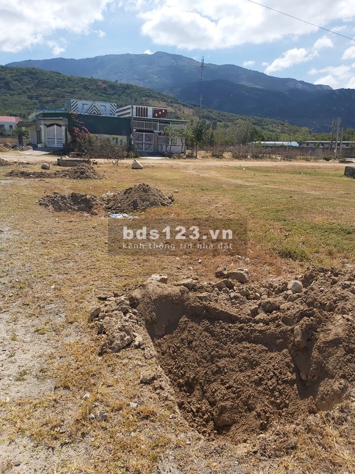 Bán Gấp LÔ 175m2 (ODT). Ngay Gần Ủy Ban Xã Mới. Ấn Đạt. Thuận Bắc. Ninh Thuận.
