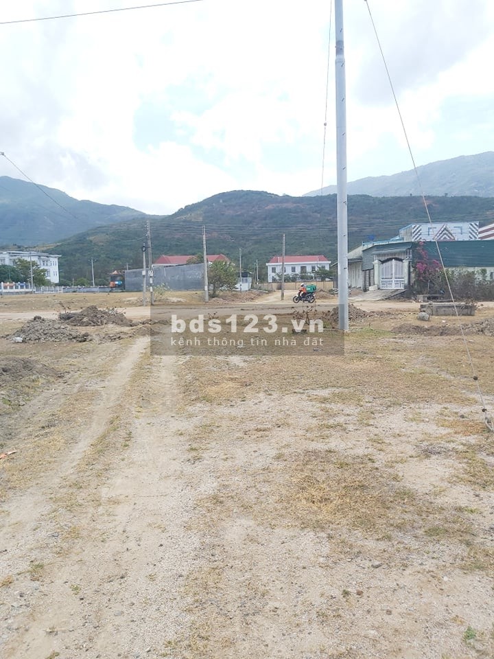 Bán Gấp LÔ 175m2 (ODT). Ngay Gần Ủy Ban Xã Mới. Ấn Đạt. Thuận Bắc. Ninh Thuận.