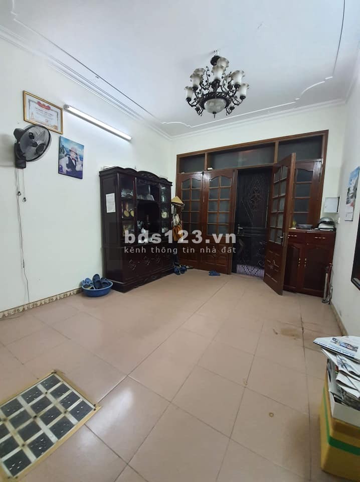 BÁN NHÀ TRUNG TÂM ĐỐNG ĐA GẦN MẶT PHỐ 20M RA ĐƯỜNG Ô TÔ TRÁNH THOÁNG TRƯỚC SAU GẦN BÃI GỬI Ô TÔ GIÁ 4.5 TỶ