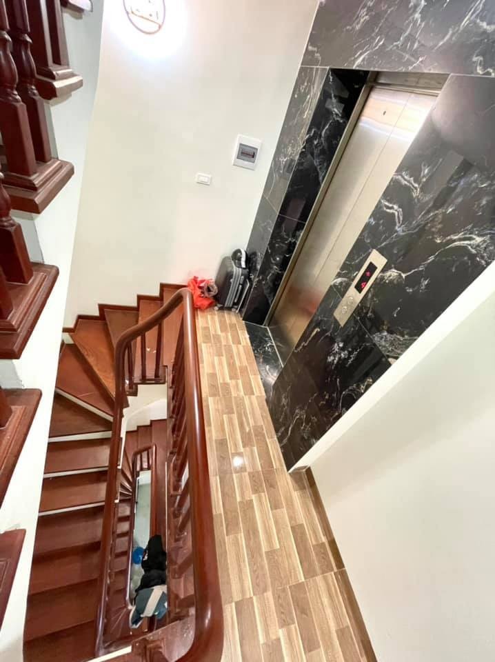 Nhà Đẹp Hồ Tùng Mậu ,7 Tầng Thang Máy, Gara 7 Chỗ, Kinh Doanh 50tr/ Tháng.