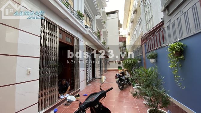 Bán nhà Hoàng Mai, Hồ Đền Lừ, 40m2, Mt 4m, Ô tô cách nhà 15m, 2,6 tỷ