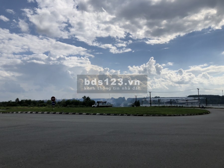 Cần bán đất “Mặt Tiền” đường Nguyễn Triệu Luật 3300m2 full thổ cư, giá đầu tư