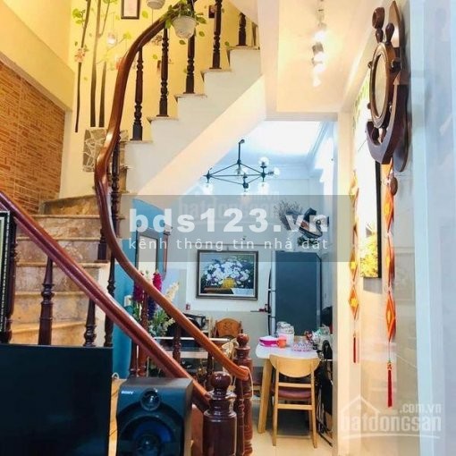 Cần bán nhà mặt phố Lê Hồng Phong, Ba Đình 52m2, 4T,