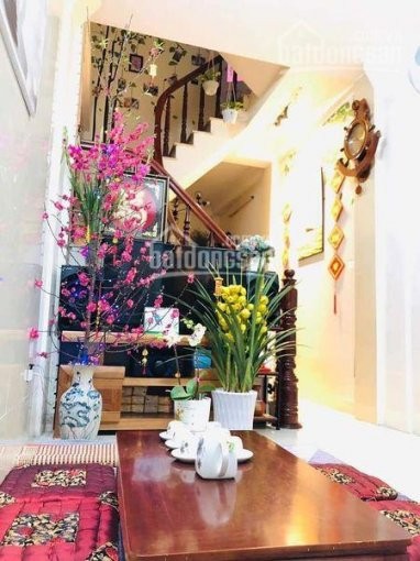Cần bán nhà mặt phố Lê Hồng Phong, Ba Đình 52m2, 4T,