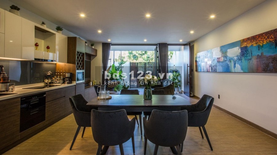 Bán nhà đẹp View Hồ Hoàng Cầu, nhà 5 tầng với mặt tiền 4m KD đẹp