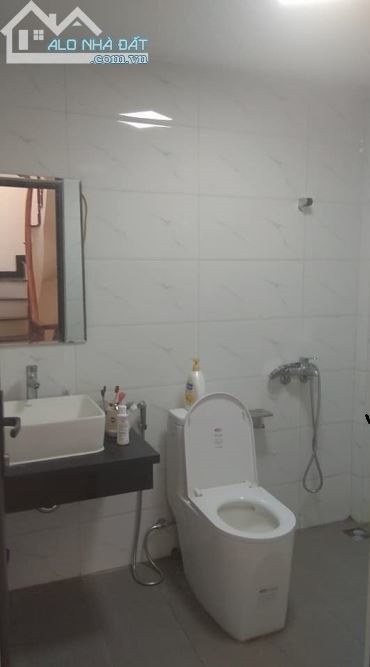 NHÀ ĐẸP CẦU GIẤY, BÃI ĐỖ Ô TÔ, 40m2x5T, MT4m GIÁ 3.95 TỶ.