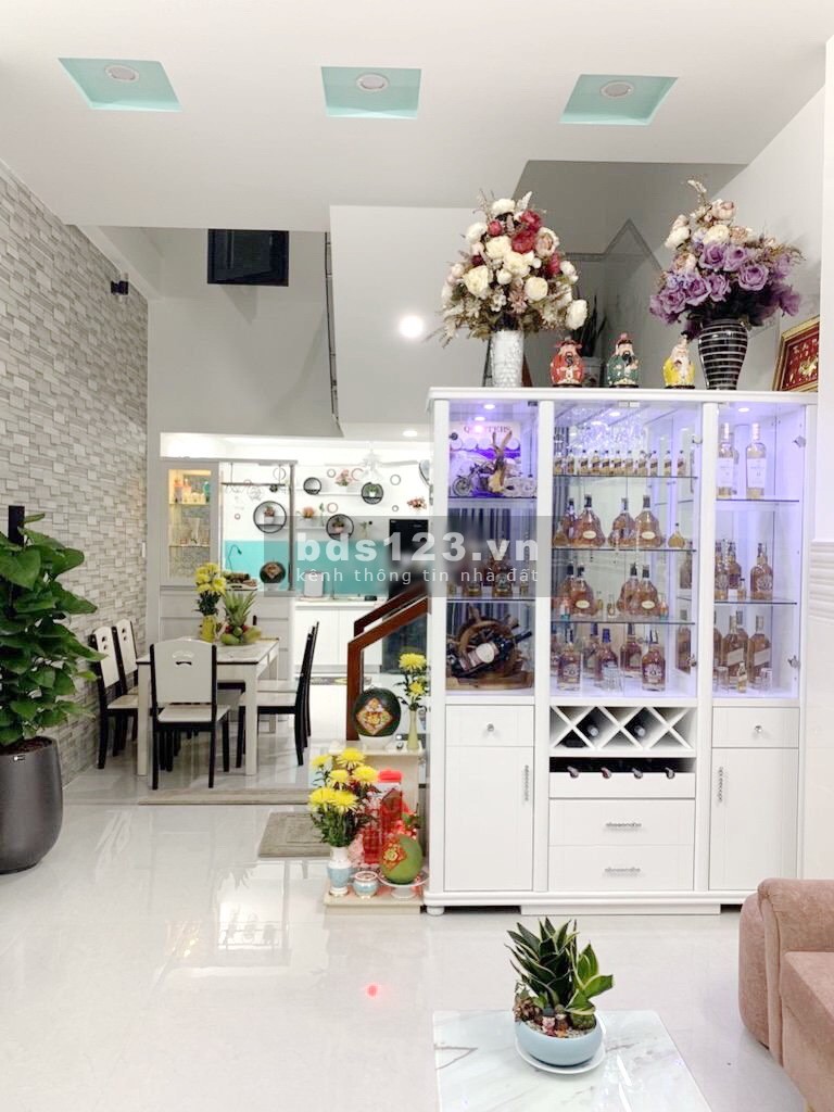 Bán nhà đẹp 2 lầu/ST hẻm ôtô Hưng Phú P10 Q8 + Diện tích: 4.2 x 13.5m. DTSD: 53.4m2