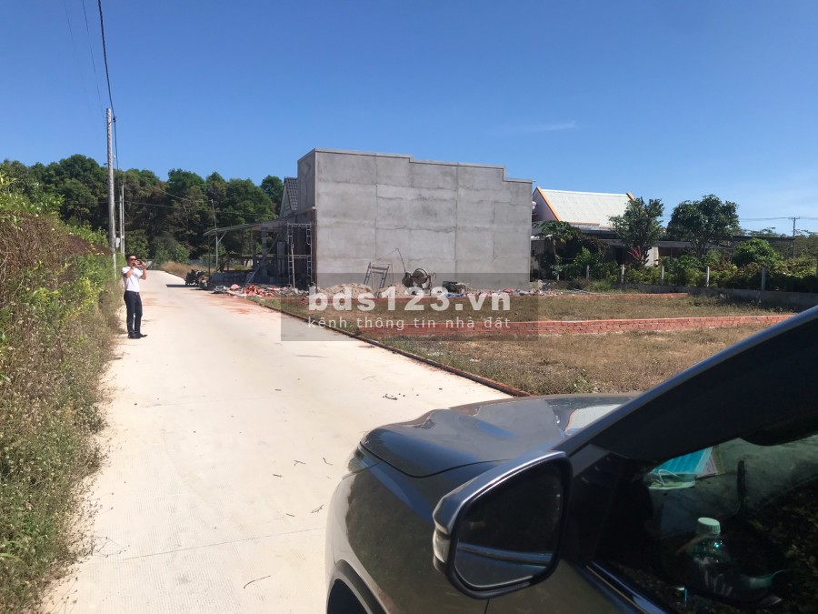 Cần bán nhanh giá rẻ 3 lô cách biển 1,3km, DT 221m2, TC 100m2 Giá thu hồi vốn 3,39 tỷ