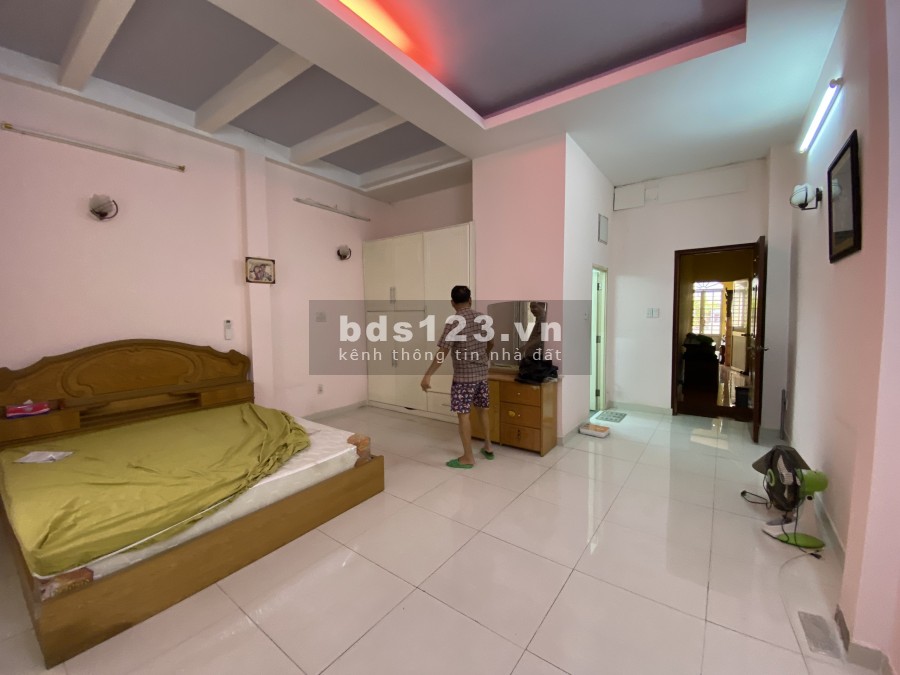 MT Nguyễn Văn Nghi 5.2x18 Trệt Lầu 3P 4WC Giá 35Tr/th
