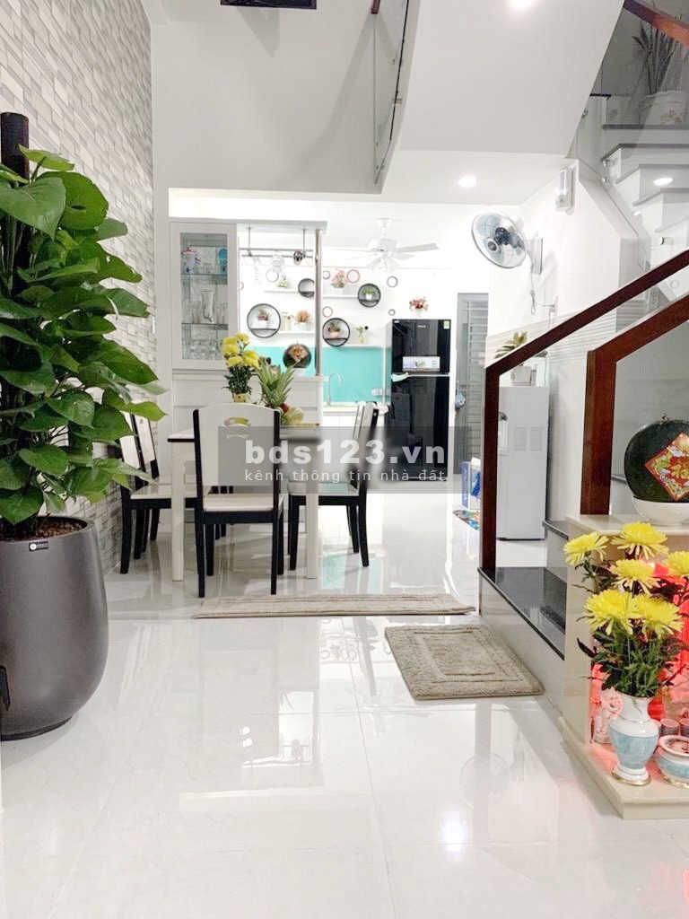 Bán nhà đẹp 2 lầu/ST hẻm ôtô Hưng Phú P10 Q8 + Diện tích: 4.2 x 13.5m. DTSD: 53.4m2