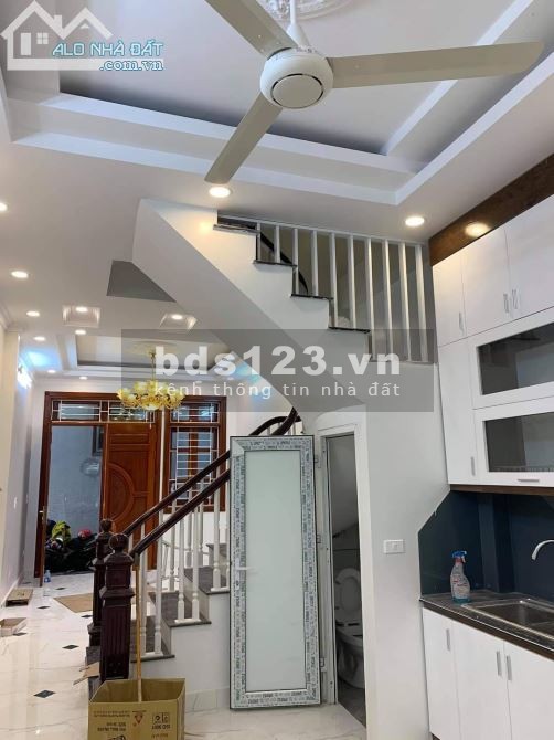 BÁT KHỐI – NHÀ CỰC ĐẸP- Ô TÔ TRÁNH CÁCH NHÀ 15M, NHỈNH 2 TỶ