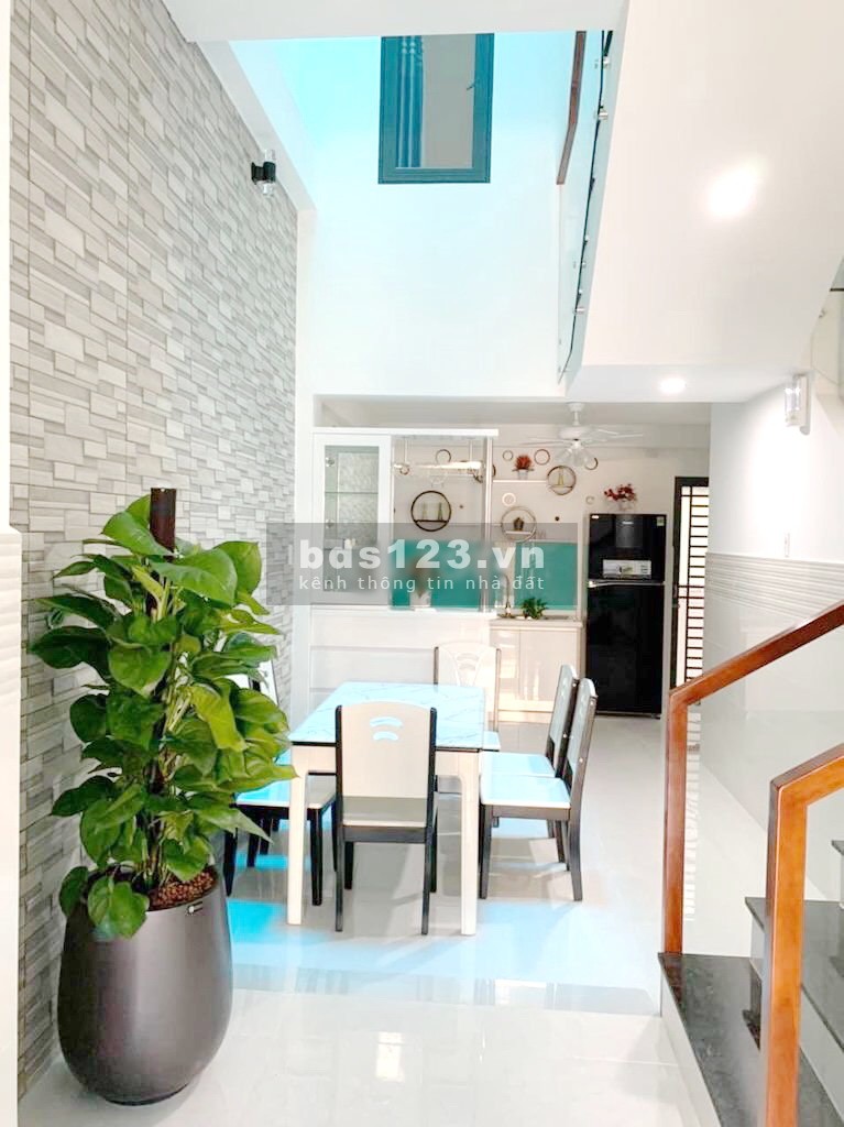 Bán nhà đẹp 2 lầu/ST hẻm ôtô Hưng Phú P10 Q8 + Diện tích: 4.2 x 13.5m. DTSD: 53.4m2