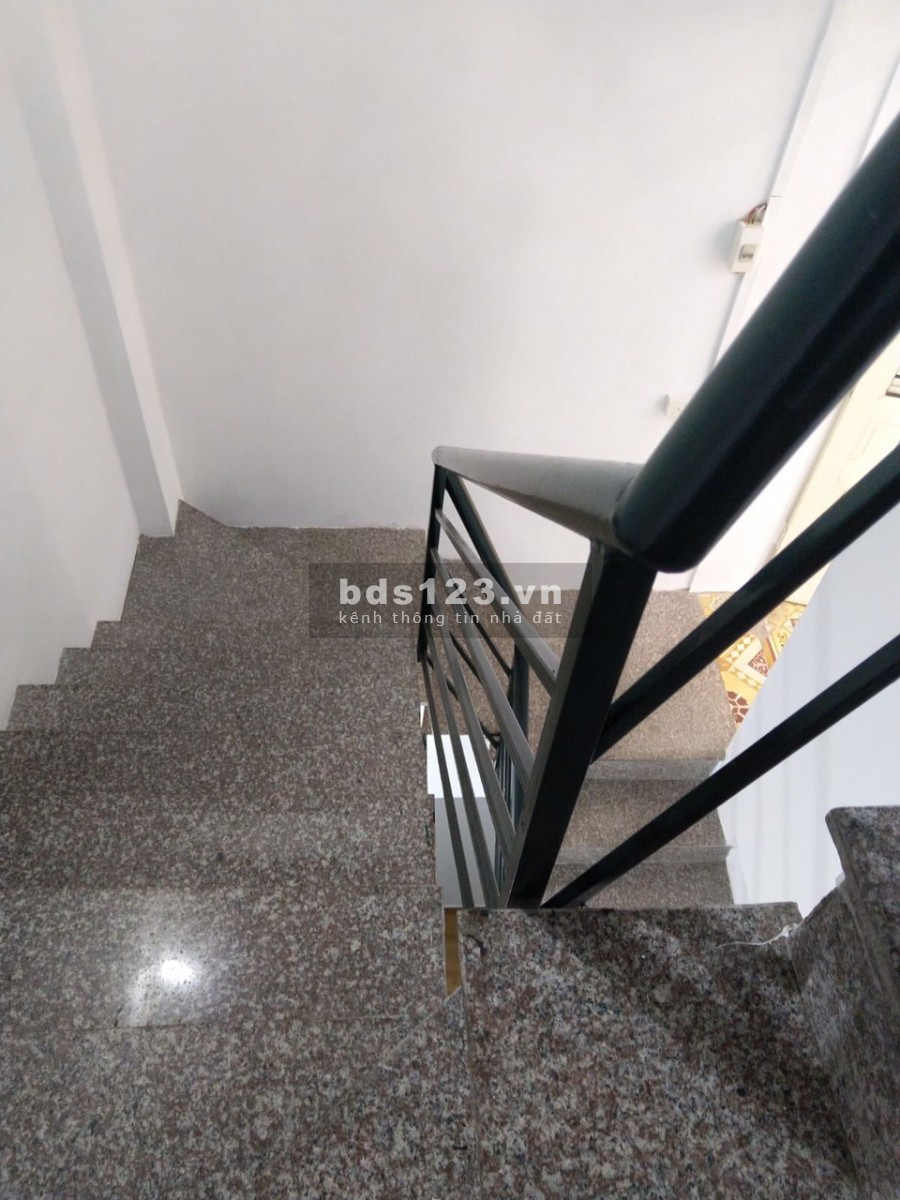 Bán nhà Trần Quốc Vượng, Cầu Giấy, 5 tầng dt 25m2, giá 2.65 tỷ