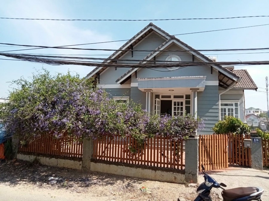 Bán biệt thự view siêu đẹp, nhìn thành phố đường Trạng Trình - phường 9 Tp.Đà Lạt.