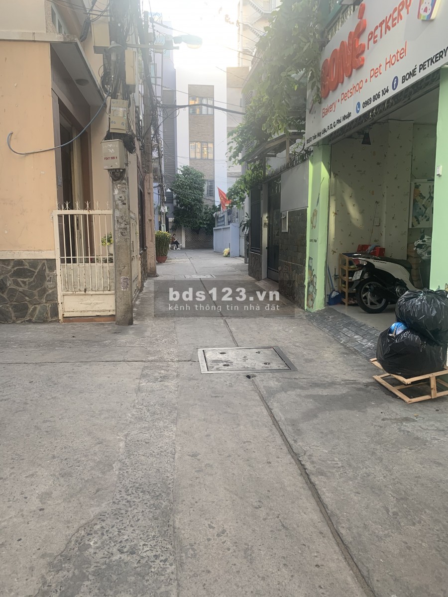 Bán nhà HXH ngay ngã 4 Nguyễn Văn Trỗi - Trần Huy Liệu 50m