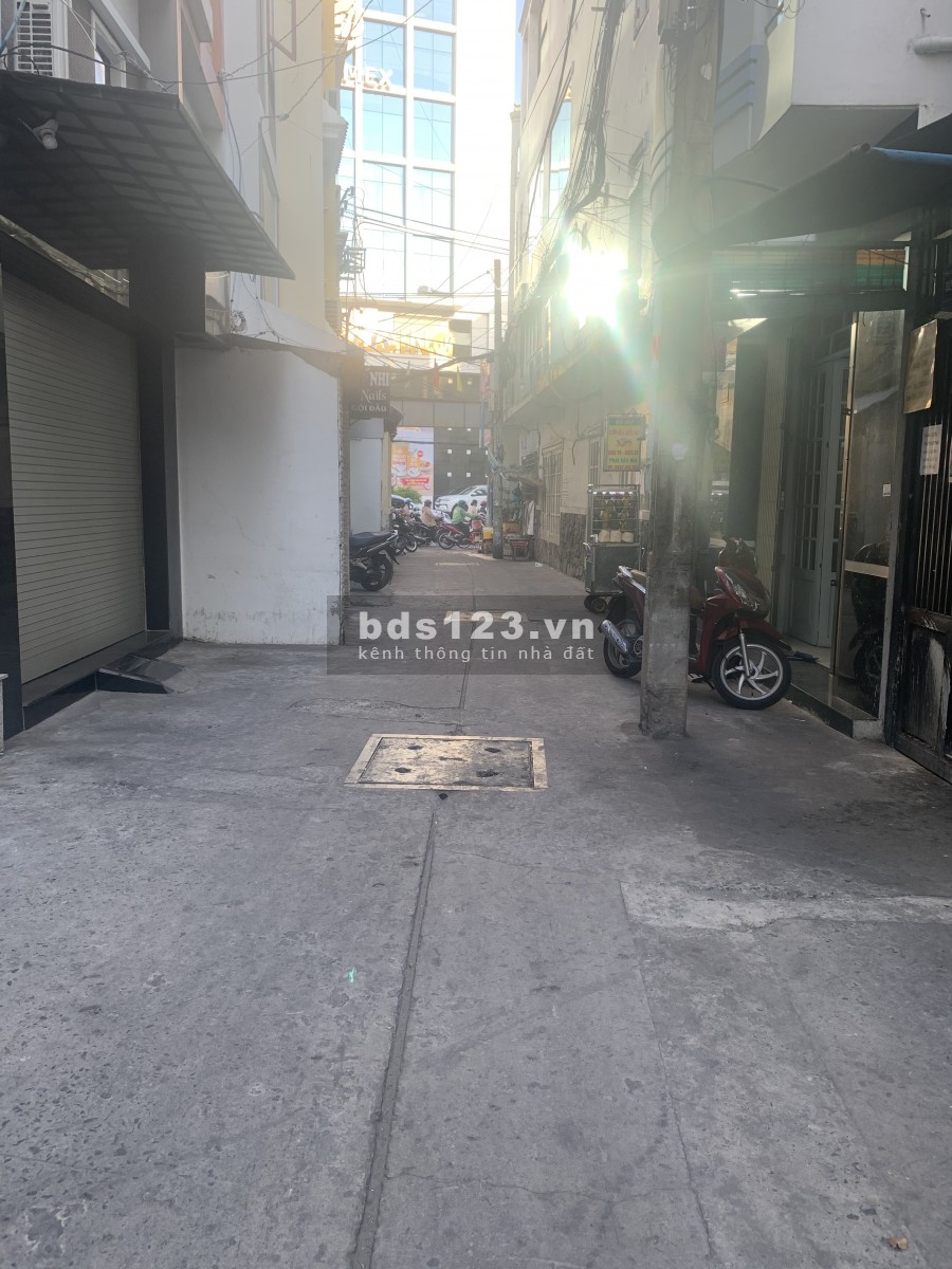 Bán nhà HXH ngay ngã 4 Nguyễn Văn Trỗi - Trần Huy Liệu 50m