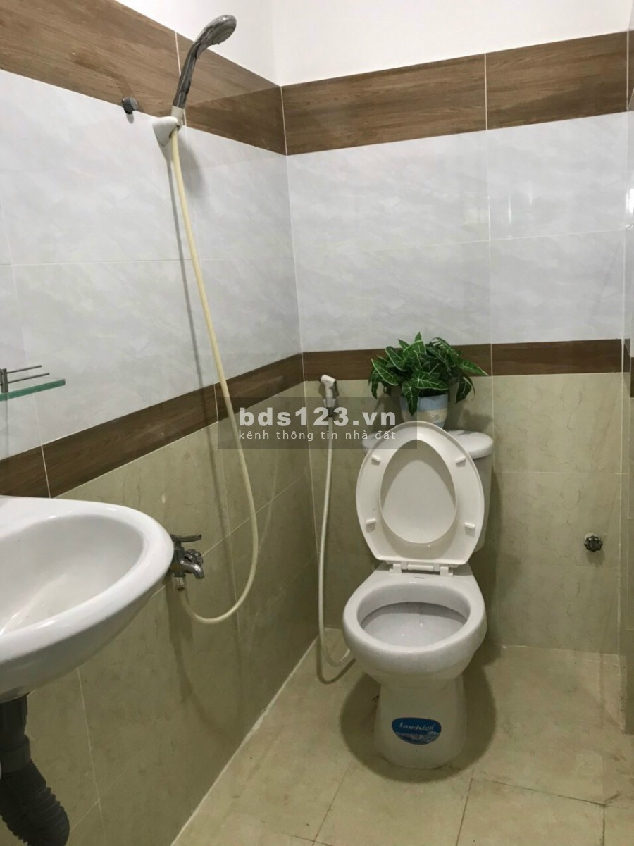 Cần bán căn nhà chính chủ.không môi giới có sổ hồng riêng
