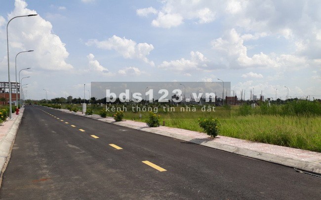 NHƯỢNG LẠI 1200M2 ĐẤT THỔ CƯ NGAY TRUNG TÂM THỊ XÃ GIÁ 660TR, SỔ HỒNG RIÊNG