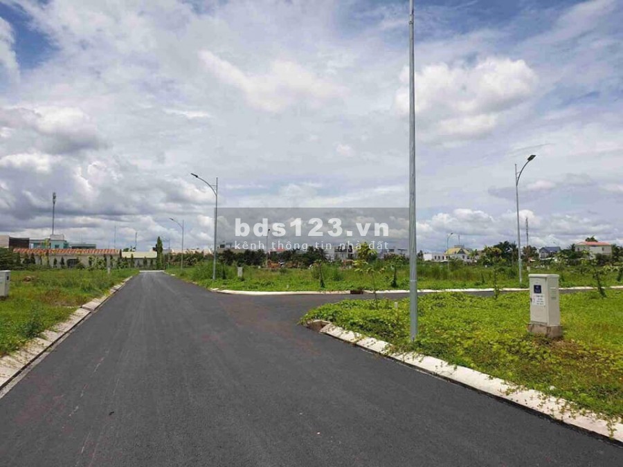 NHƯỢNG LẠI 1200M2 ĐẤT THỔ CƯ NGAY TRUNG TÂM THỊ XÃ GIÁ 660TR, SỔ HỒNG RIÊNG